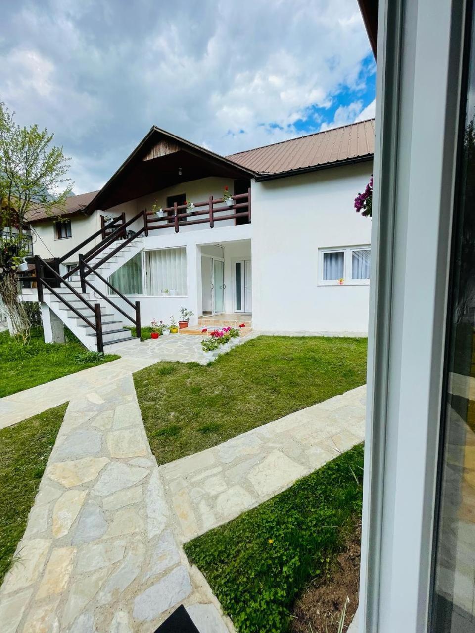 Bujtina Arlindi *